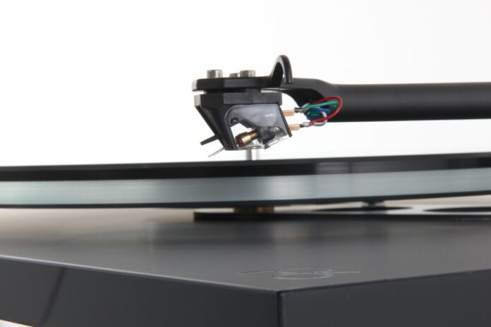 Moving-Magnet-Coil