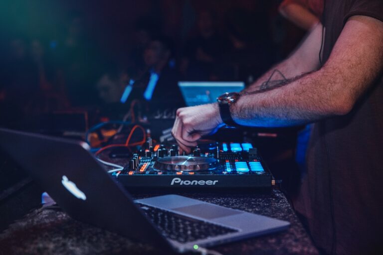 How Much Should You Require From Your DJ Controller in 2022?