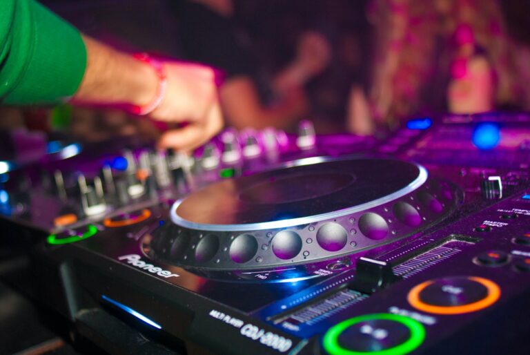 Which Software Do You Prefer for A DJ Controller in 2022?