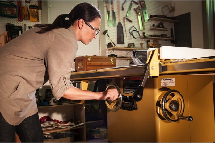woman work on table saw
