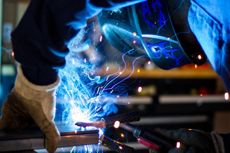 6 Health and Safety Tips For Welding Beginners – 2022 Guide