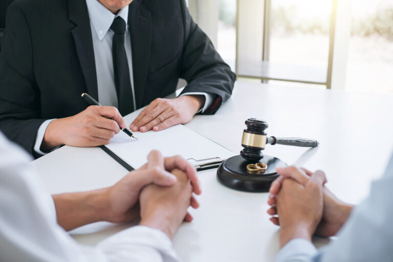 4 Tips for Hiring an Attorney for Divorce – 2022 Guide