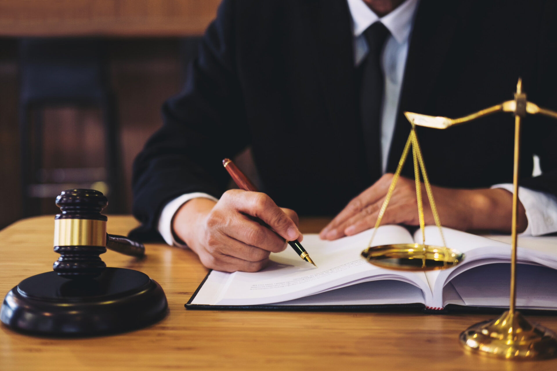 How to Find The Best Criminal Defense Attorney in 8 Easy Steps - 2022 ...