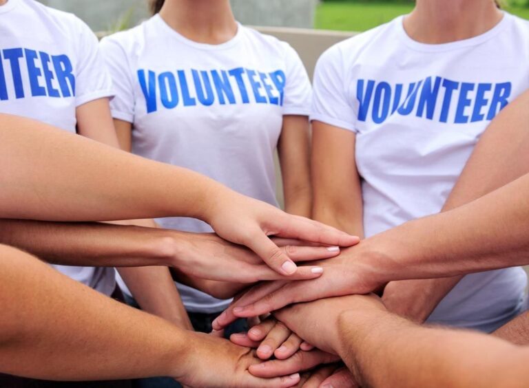 How to Start Volunteering as a Student – 2022 Guide