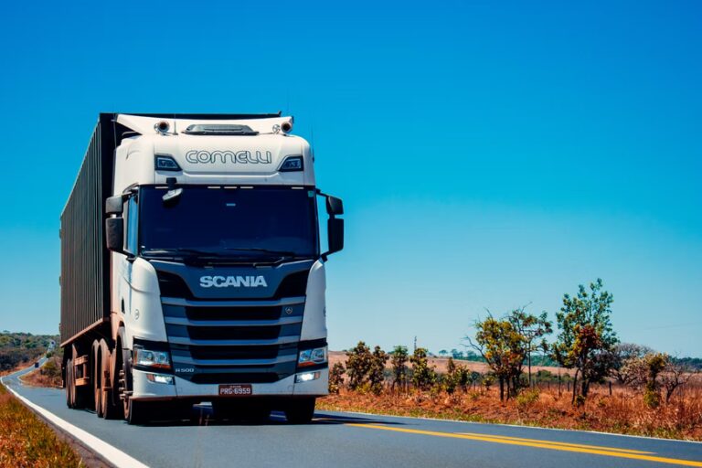 Truck Driving Safety Tips Every Professional Driver Should Follow