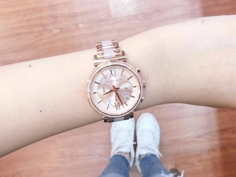 Gift Buying Guide: 7 Thoughtful Presents Any Mom Will Love - Akt in Motion