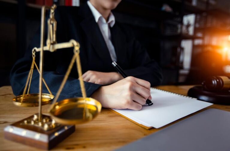 5 Different Types of Lawyers in Chicago and When You Should Hire Them