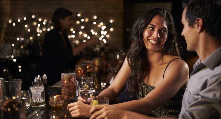 How to Approach Women at Bars and Clubs in Paris: 12 Tips for Shy Men